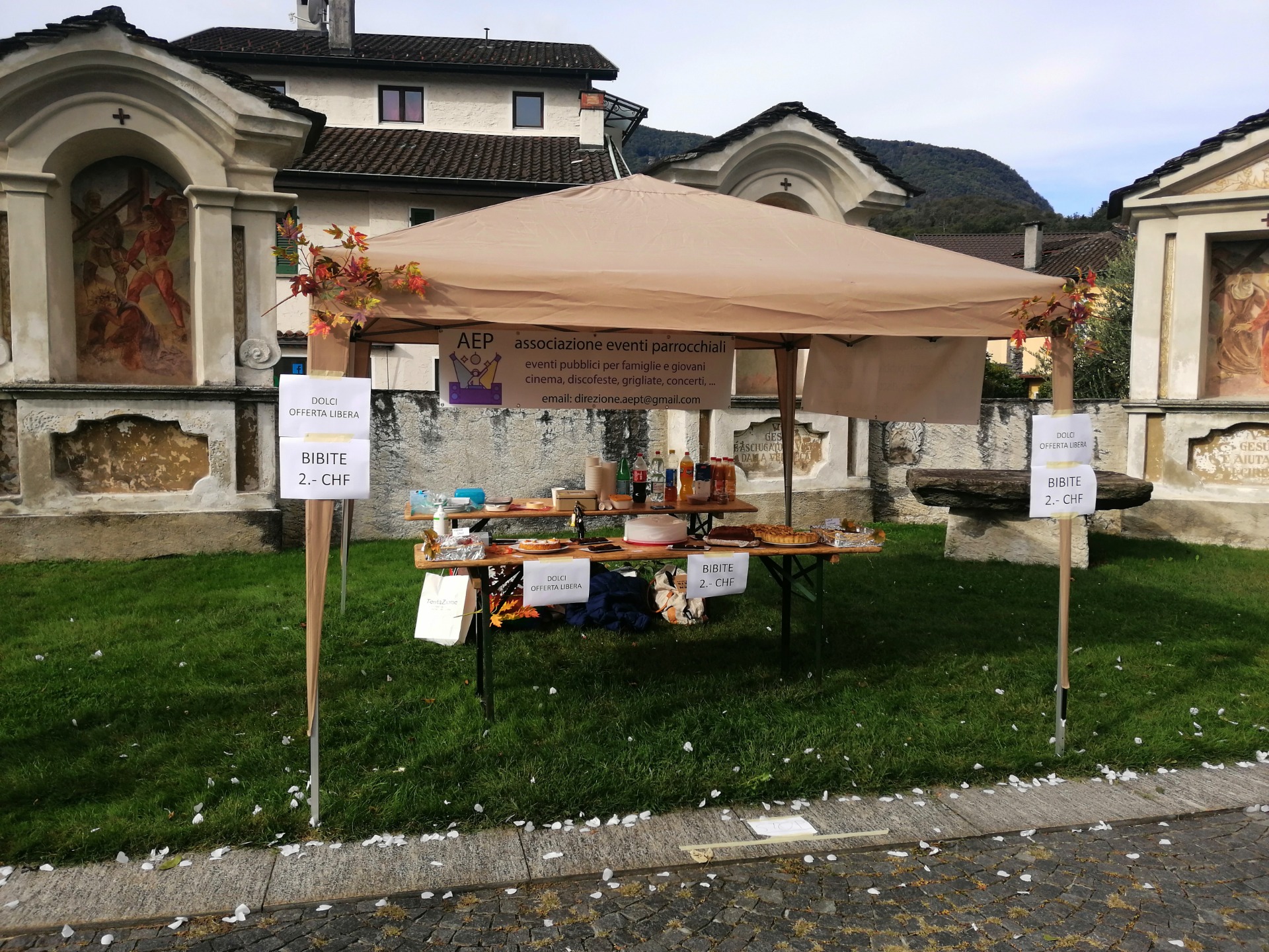 Gazebo adatto a manifestazioni a breve termine, eventi di breve durata, carnevali,...