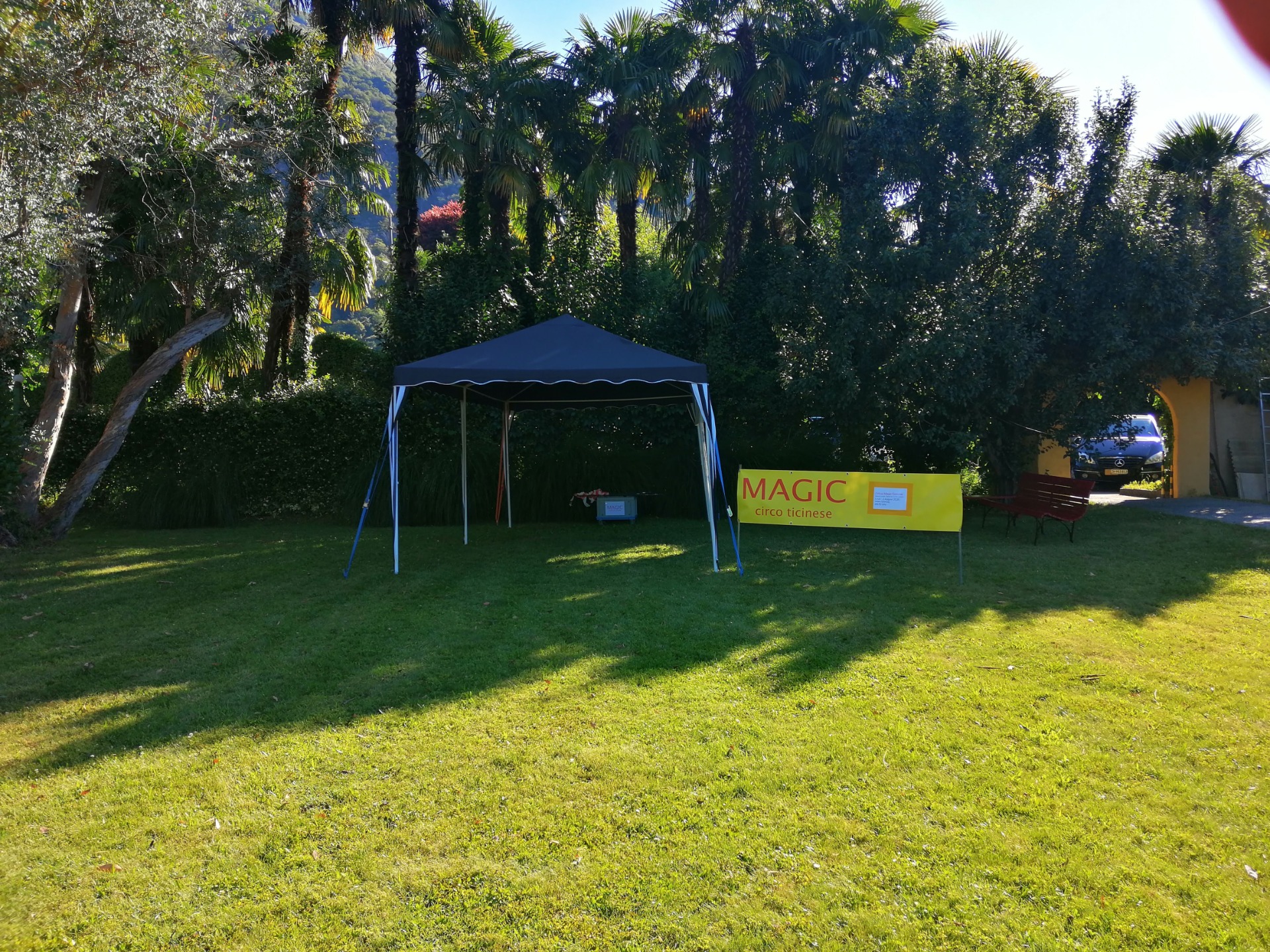 Gazebo adatto a manifestazioni a breve termine, eventi di breve durata, carnevali,...